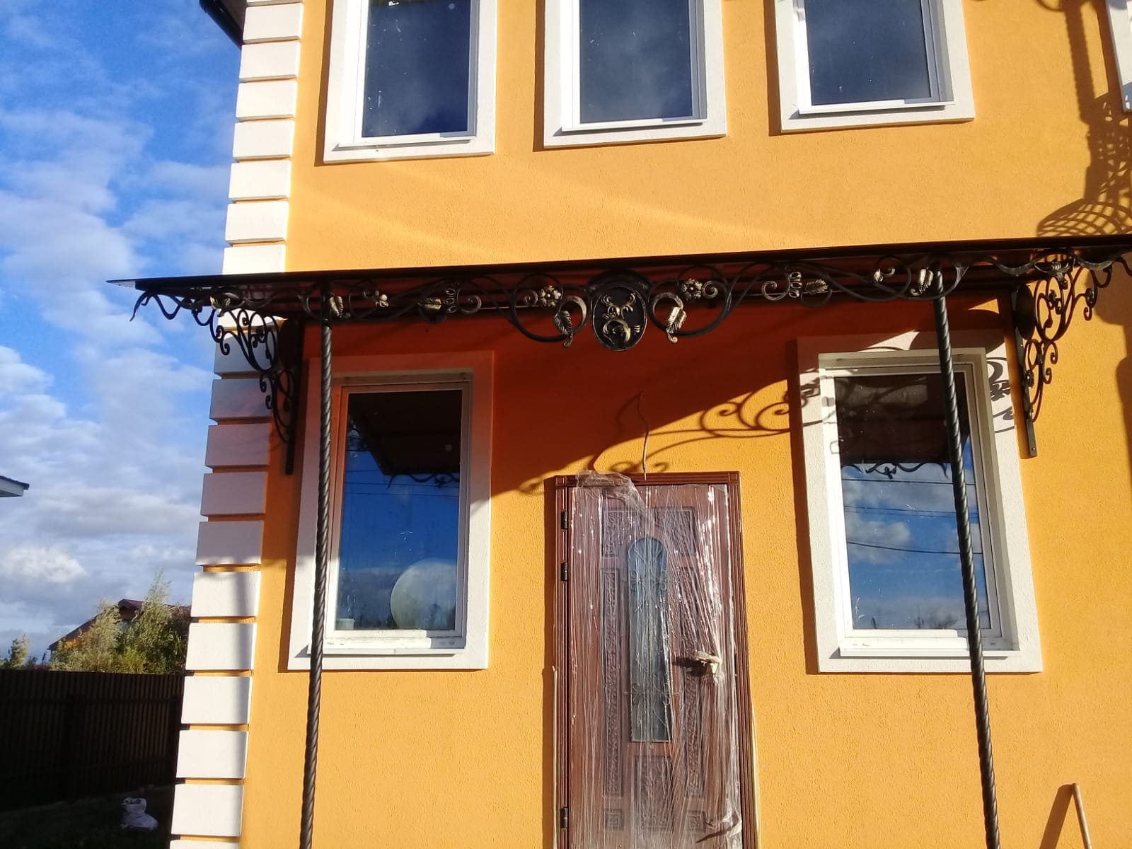 Закрытая беседка с остеклением